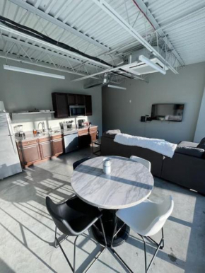 Cute Modern Loft in the heart of Parkville 202